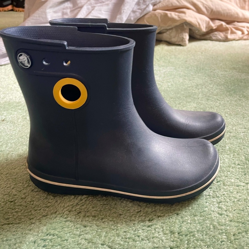 Crocs rain boots women’s 6 Euc navy